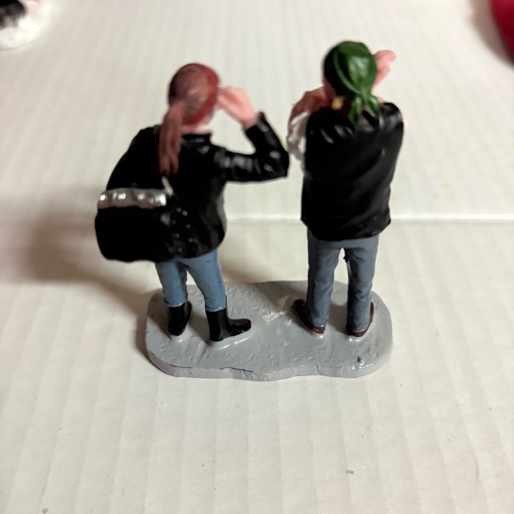 LEMAX - NEW TATTOO - HOLIDAY VILLAGE FIGURINE - #52379 - 2015 - Picture 5 of 6